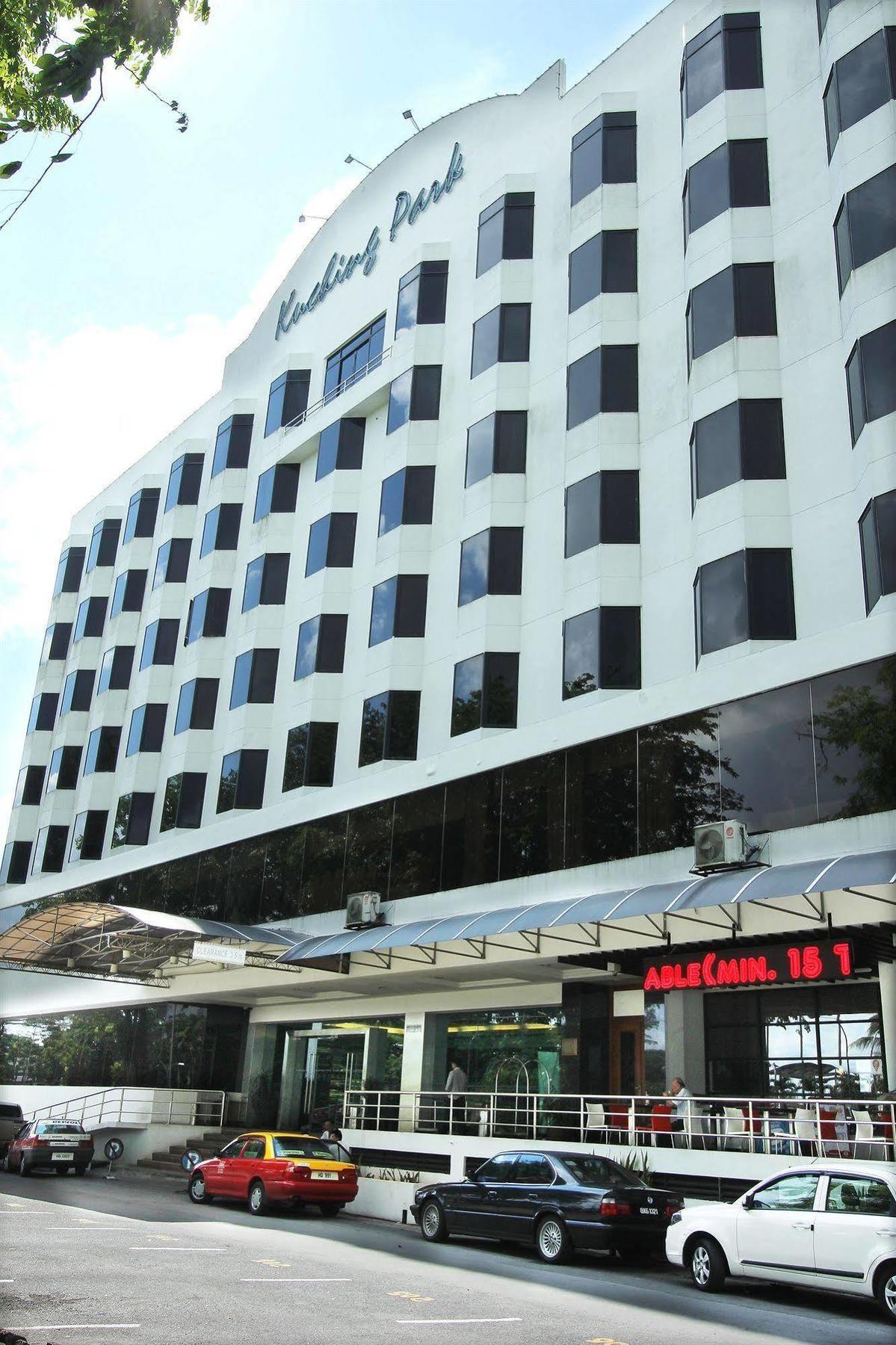 Kuching Park Hotel Экстерьер фото